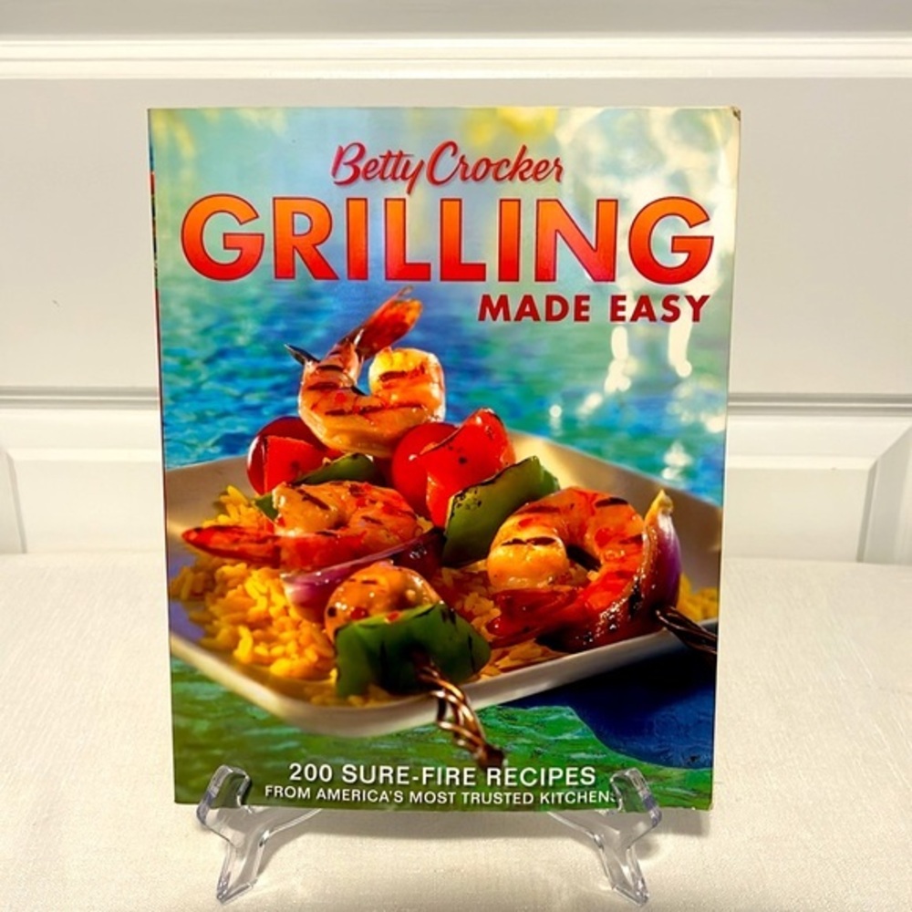 Betty Crocker Grilling Made Easy ©️2005 Vintage Cookbook